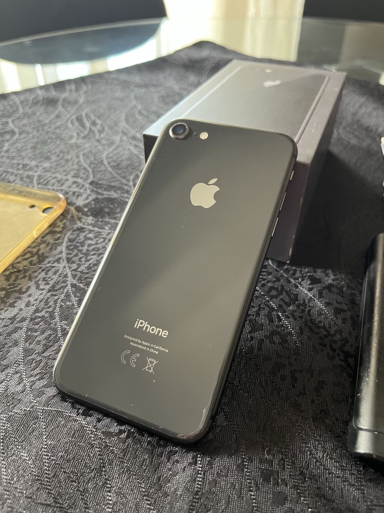 Iphone 8 64 gb.