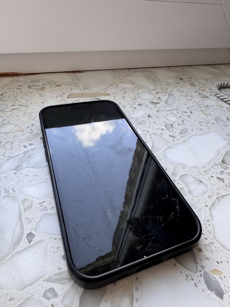 iphone 13 zbity ekran