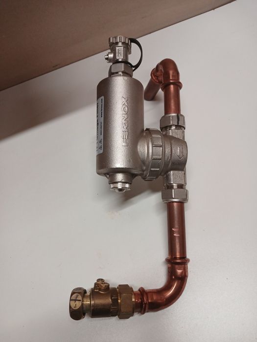 Латунний магнітний фільтр (сепаратор шламу) Fernox TF1 OMEGA