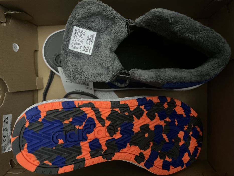 Кросівки Adidas Buty Hoops Mid FW4278 36,5 сірі