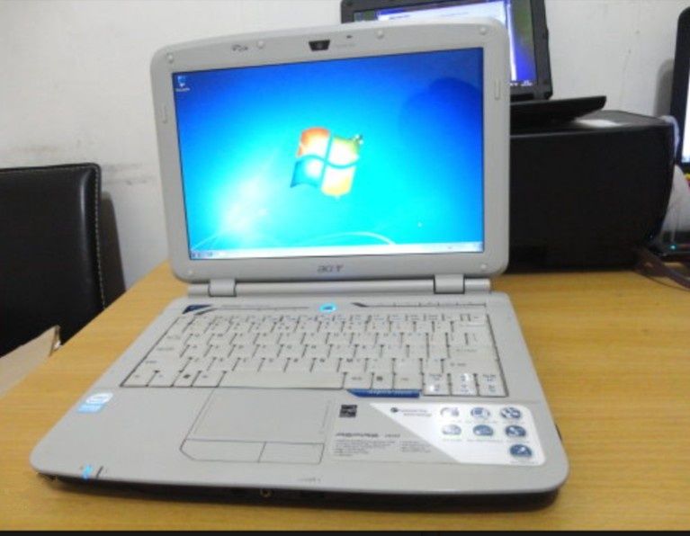 Компактний ноутбук Acer 2920 4/256.,12.1., покращена продуктивність