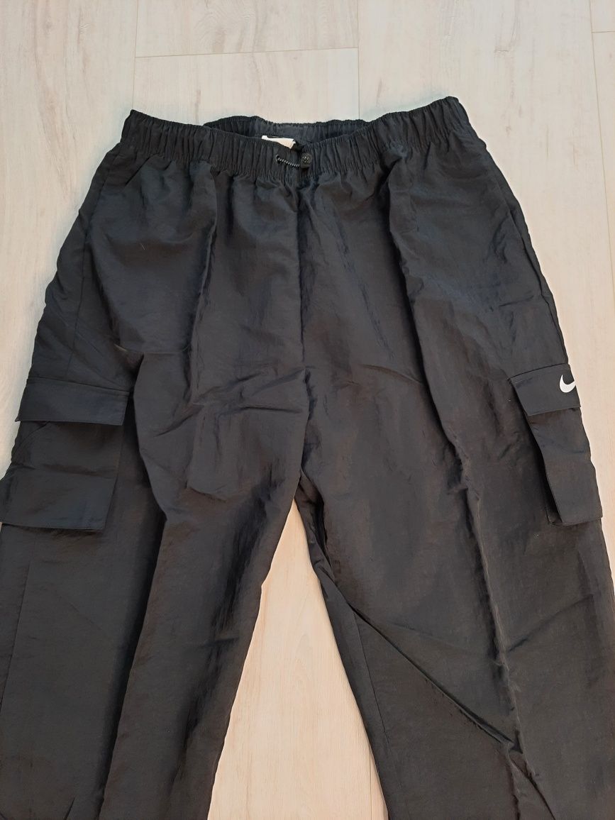 Оригінальні жіночі штани Nike High-Rise Woven Cargo Pants (DO7209-010)