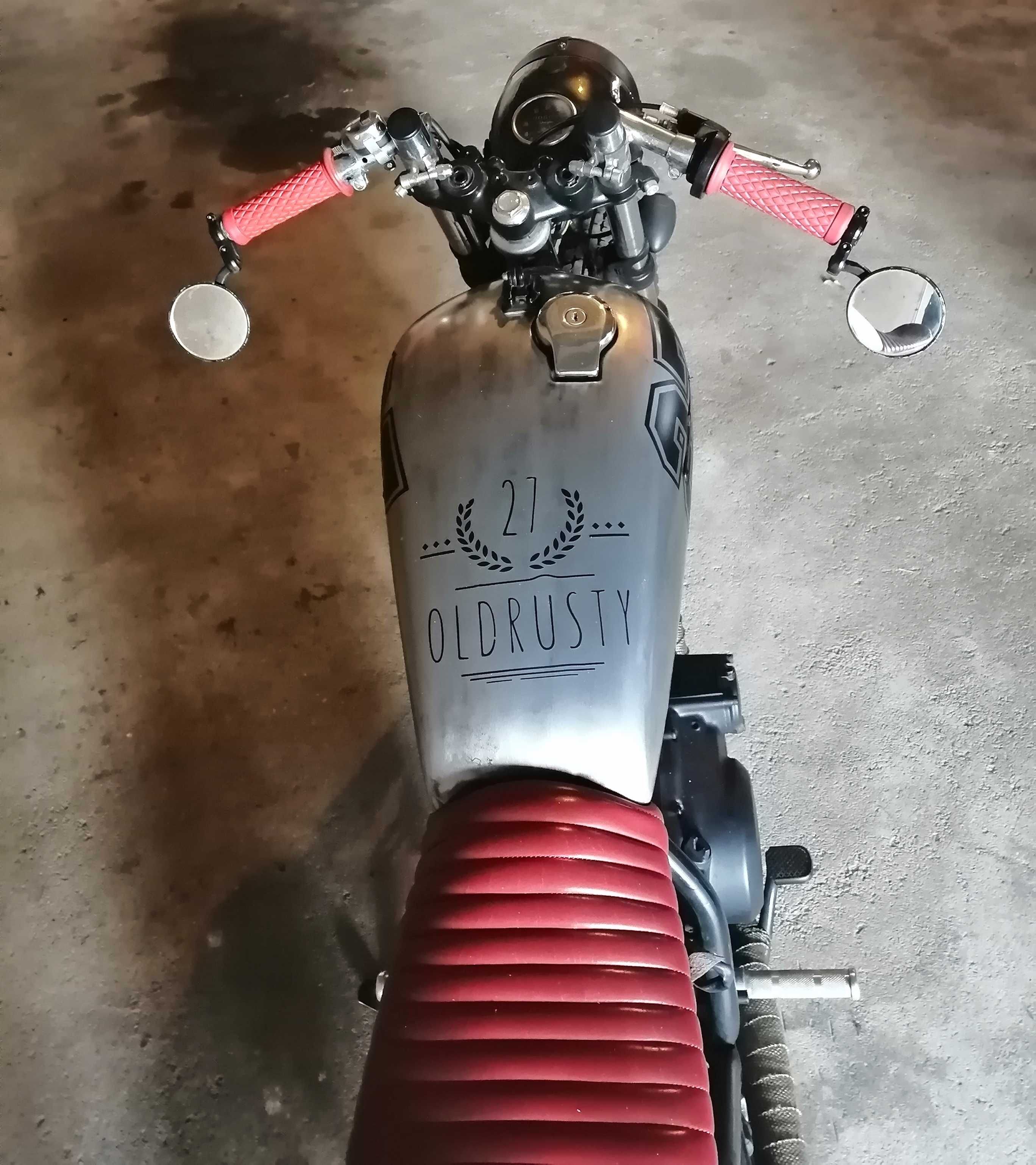 Mota café Racer única