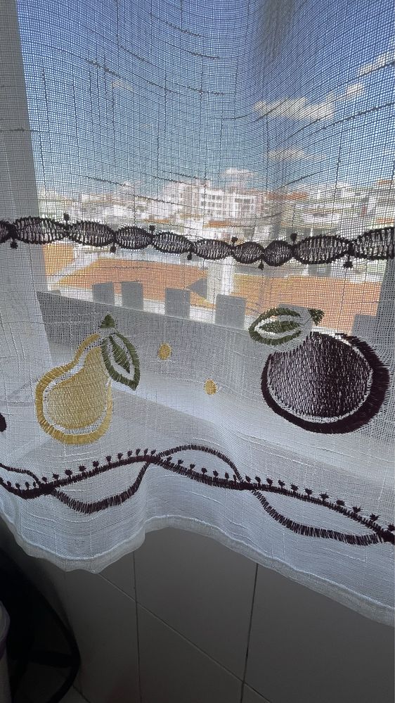 Cortina para Cozinha com varão metálico