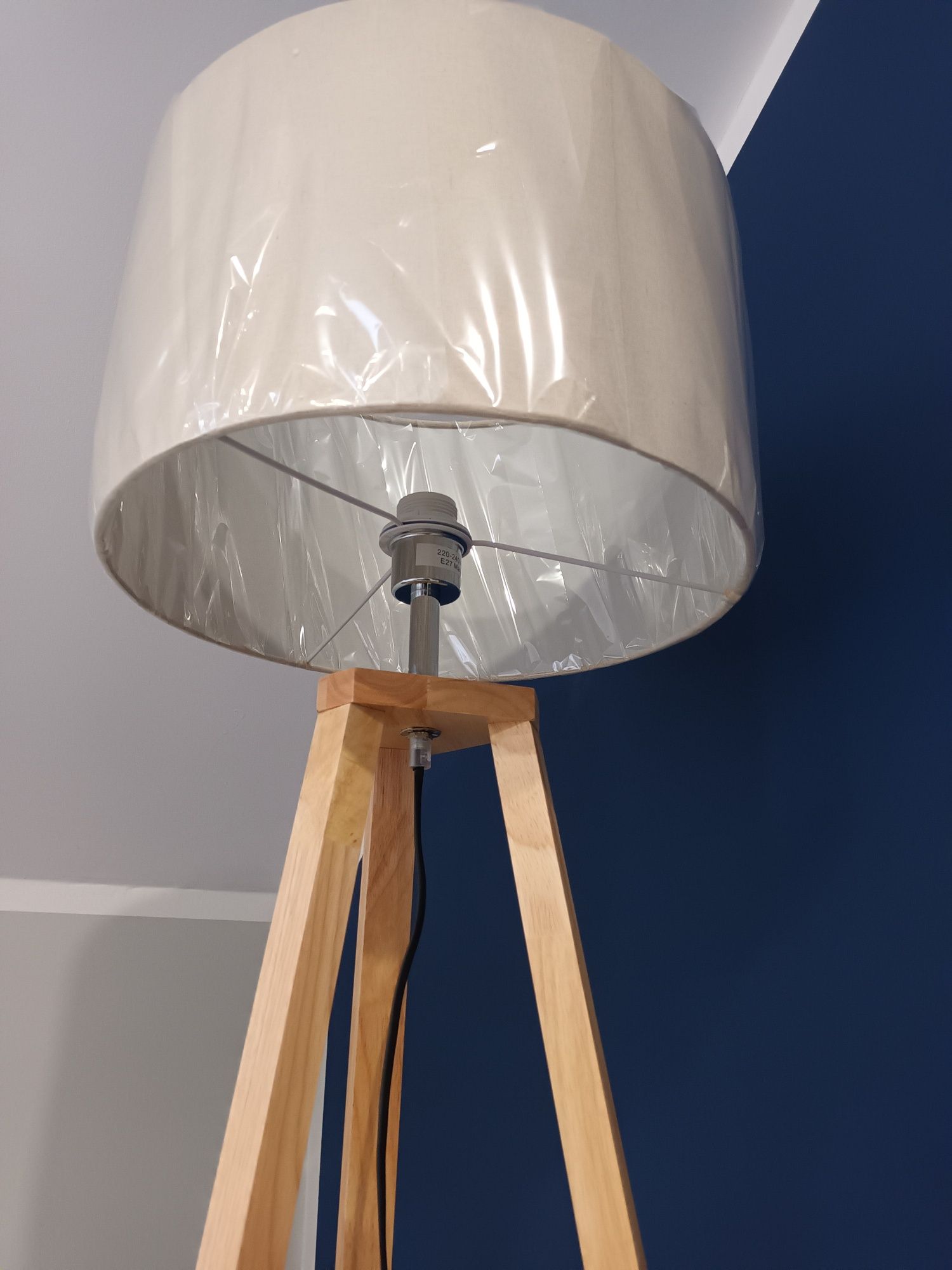 Lampa podłogowa z abażurem