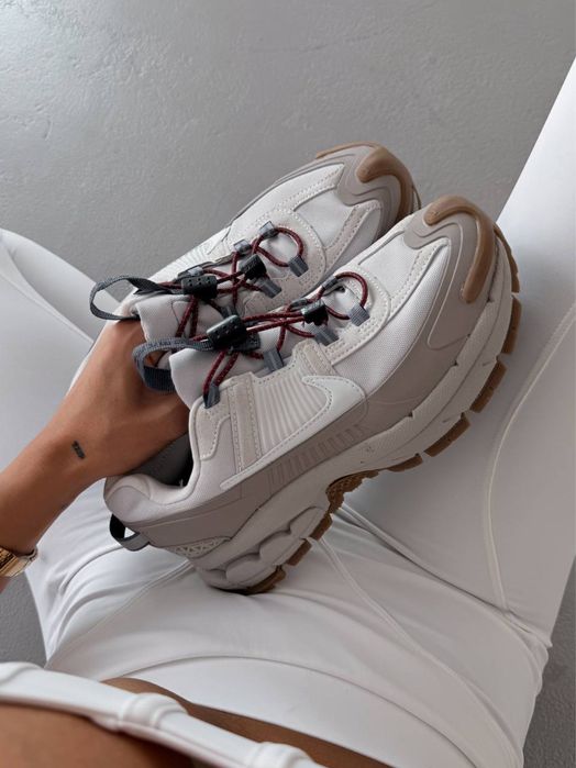 Buty Nike Zoom Vomero Roam Summit White-Light Bone
