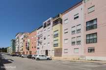 Quinta do Conde/ Cova dos Vidros - Apartº de 4 assoalhadas -  1º andar