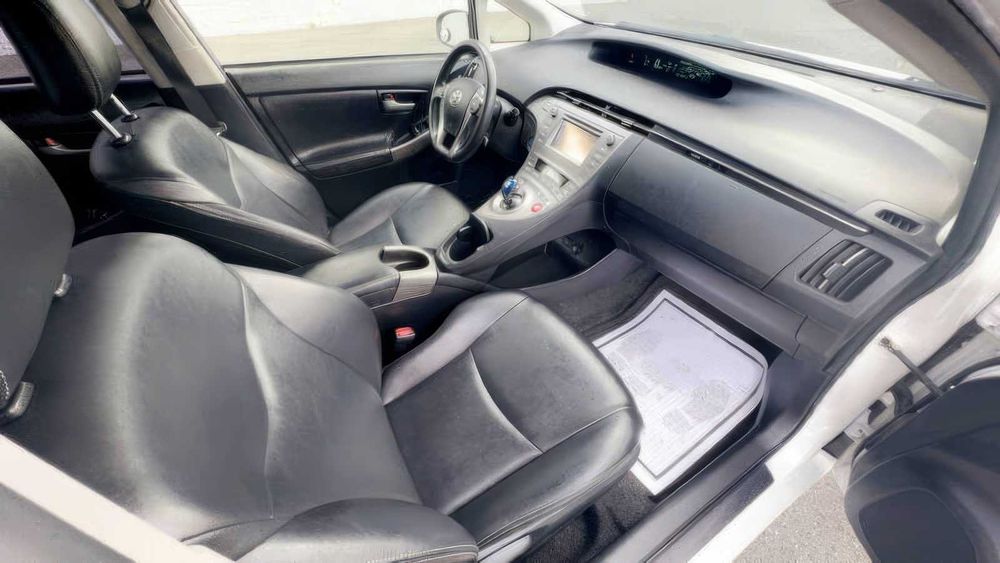 Toyota Prius Persona Series      2015