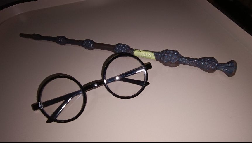 Okulary i różdżka