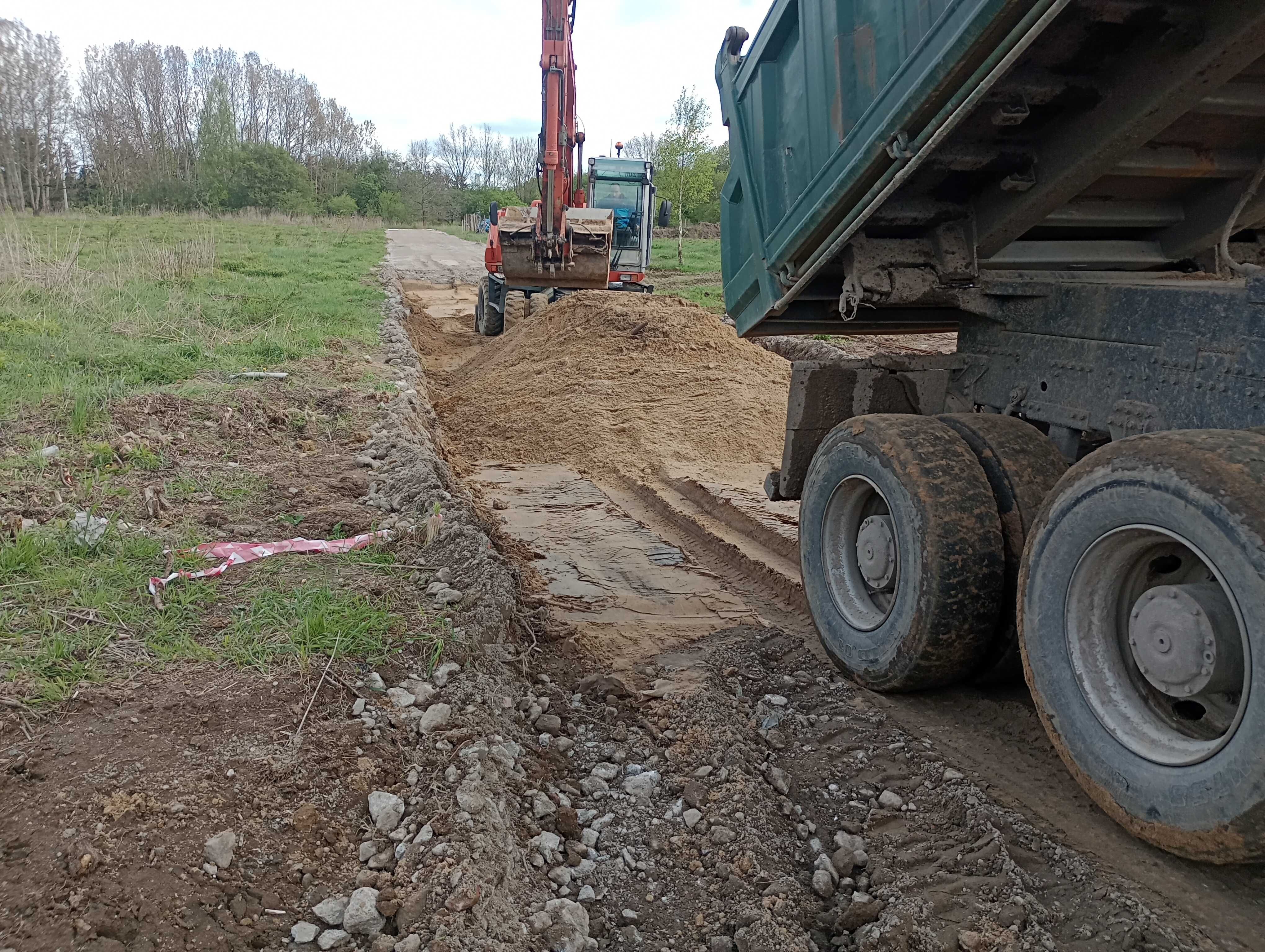 Sprzedaż żwirów,piasku, ziemi -transport
