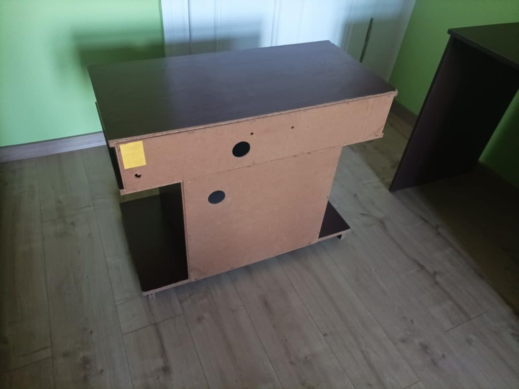 Stolik pod telewizor