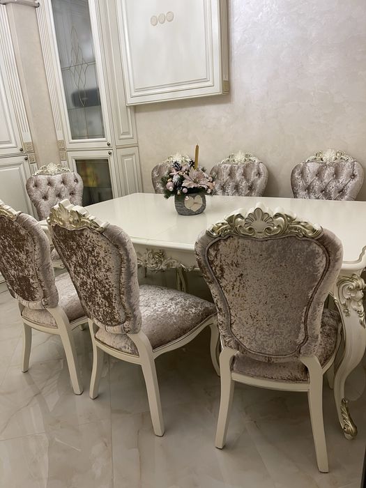 Продам стіл зі стулами 2800$ без торгу