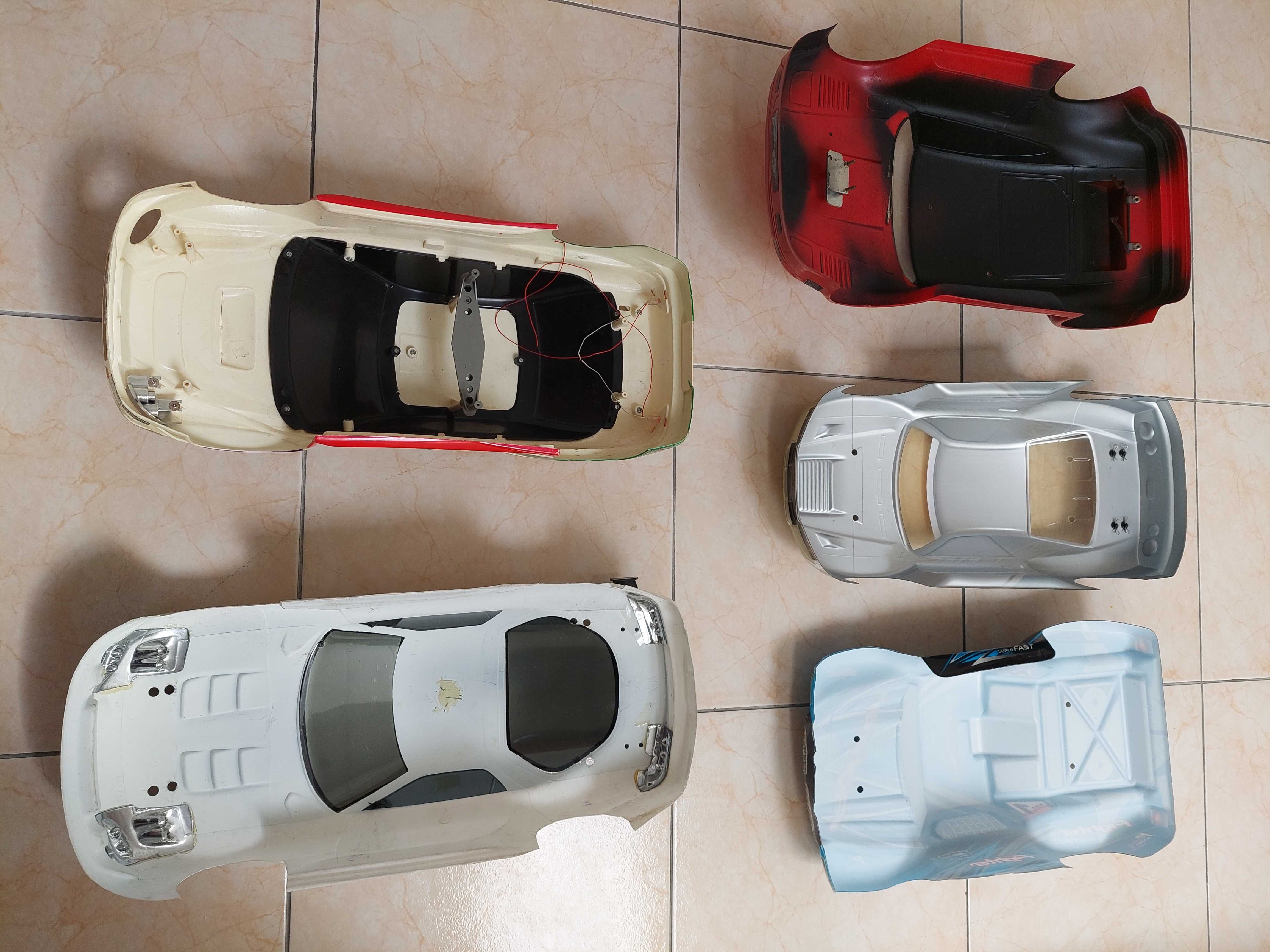5 carroçaria(2nova=escala 1:10 e 1:12);3usadas escala 1:10;ler anuncio