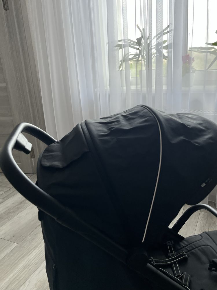 Продаю прогулочную коляску Carello Corsa