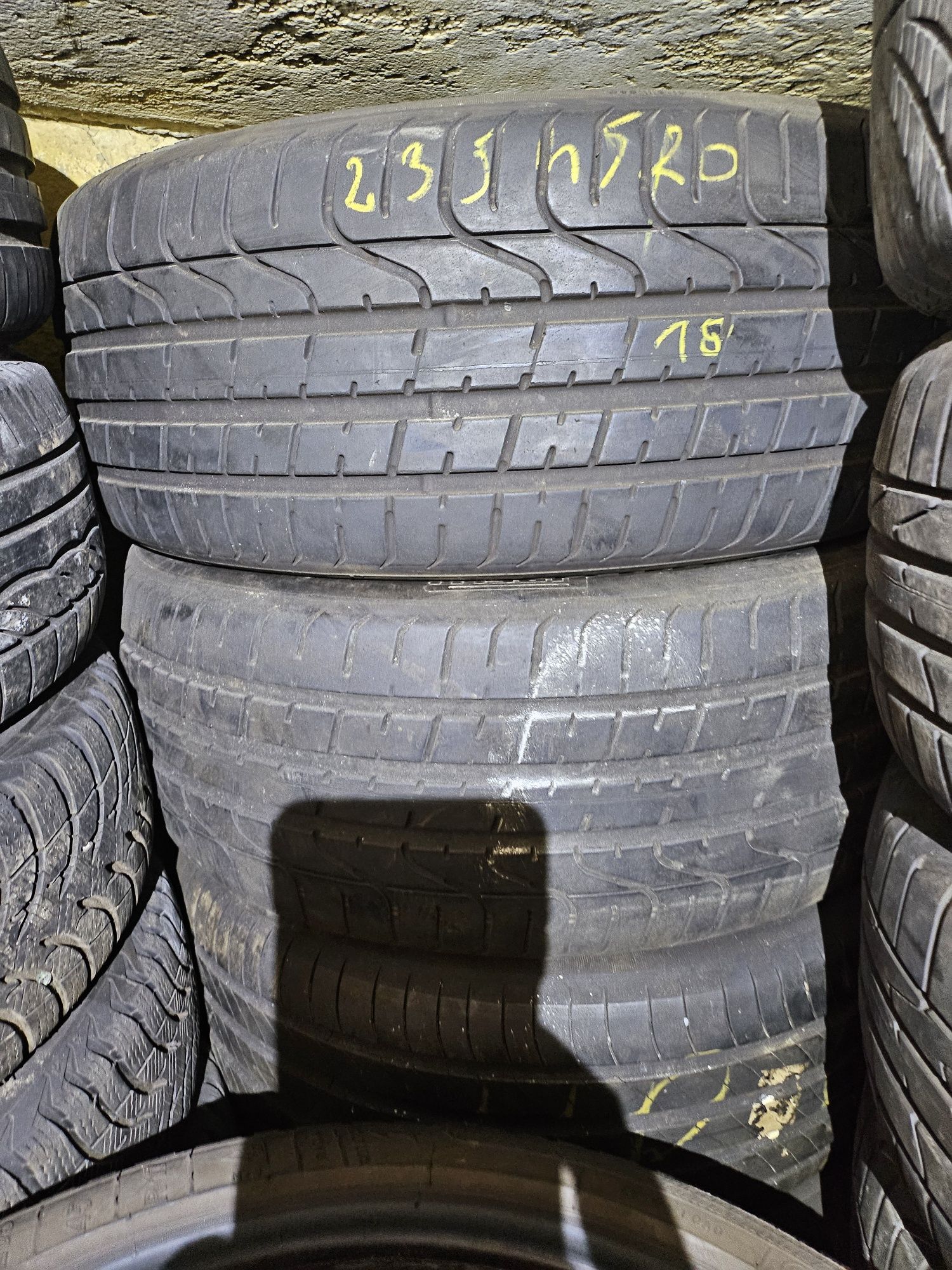 235/45/20 2st lato