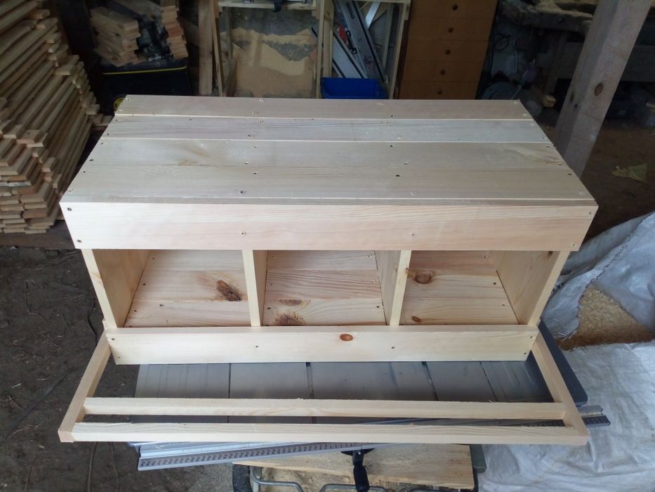 Gniazda dla kur potrójne