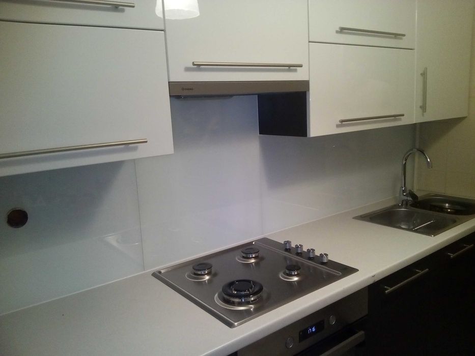 Szkło na wymiar hartowane stół, kabiny, blat, koparki,  balustrada