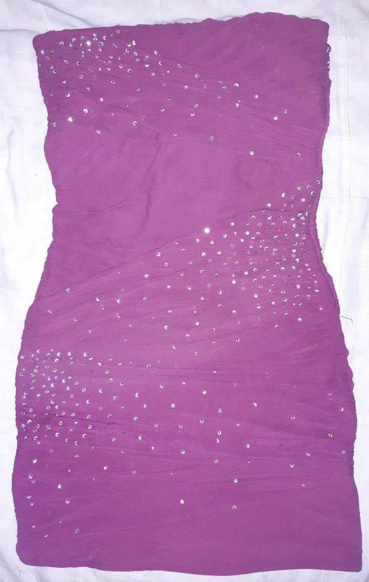 Sukienka mini fioletowa z kryształkami bez ramiączek dopasowana