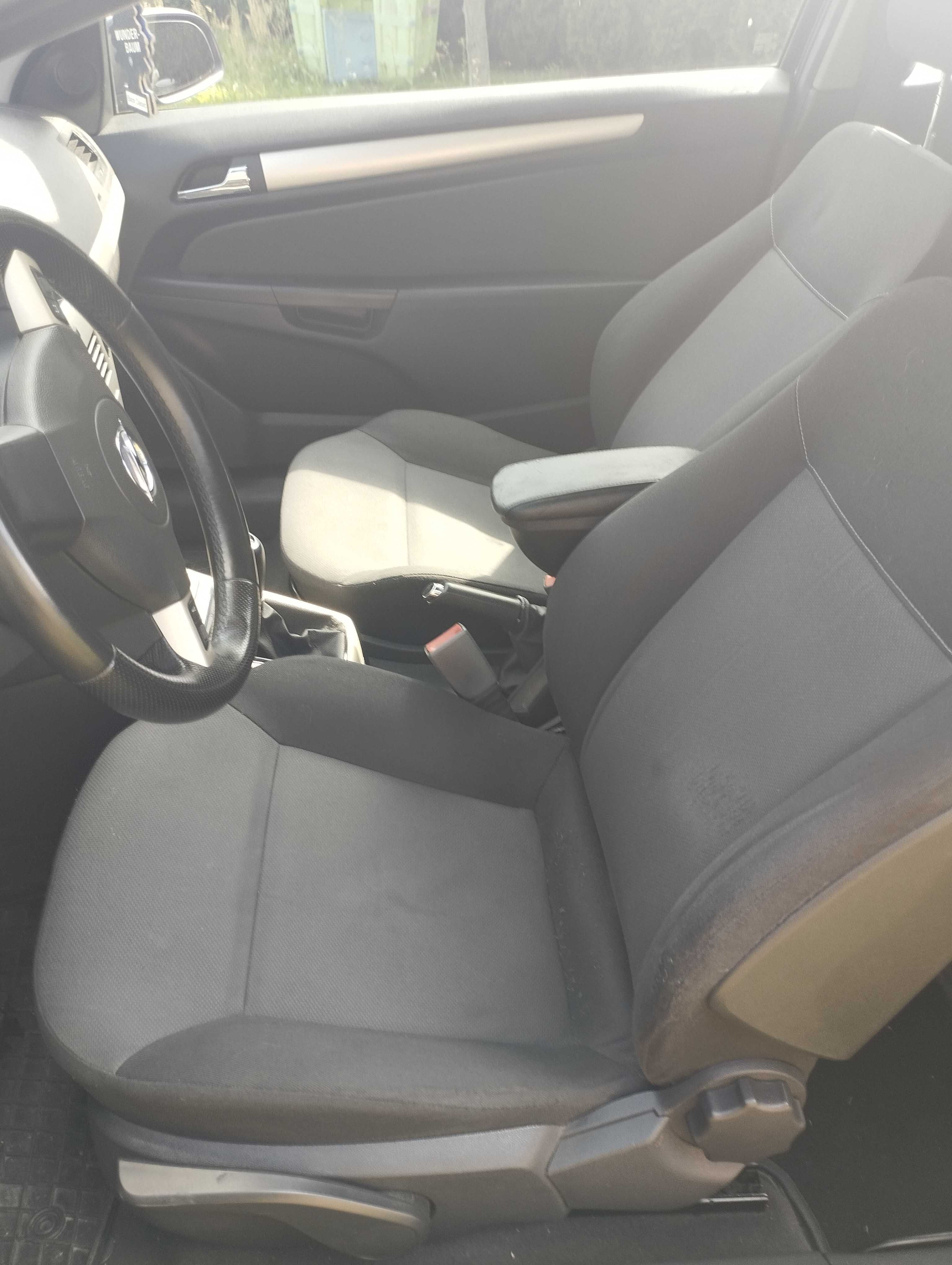 OPEL ASTRA GTC 1.4 2008 czarny