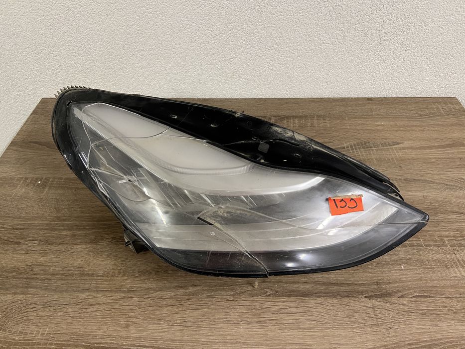 Фари Tesla Model 3 на запчастини в наявності.