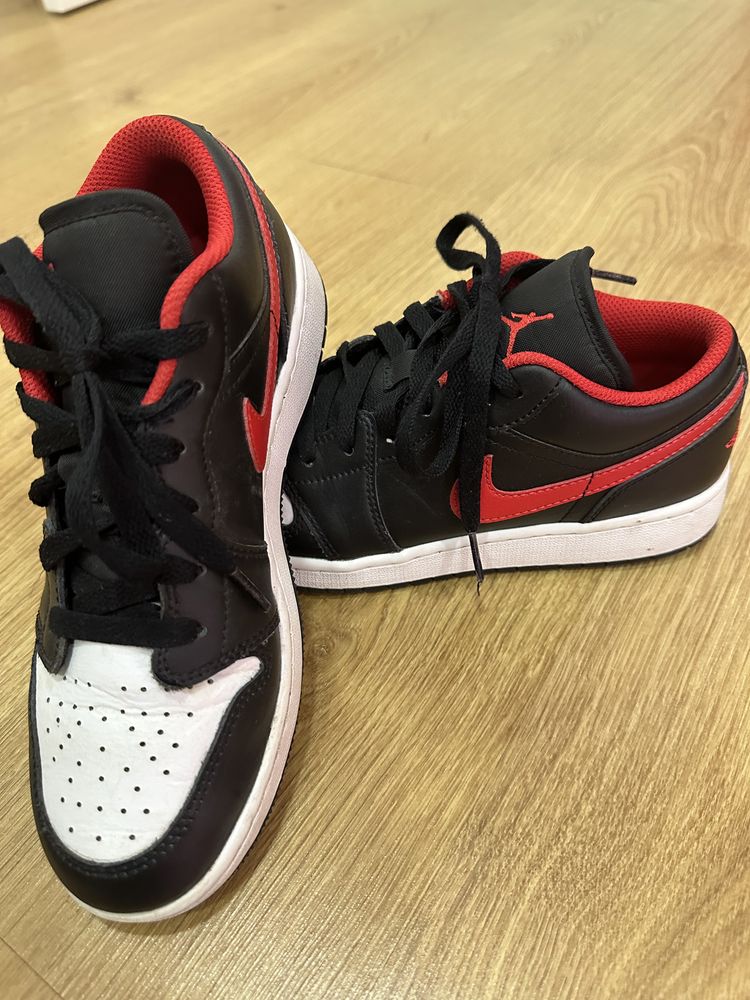 Nike Jordan Black/Red EU38 / UK5