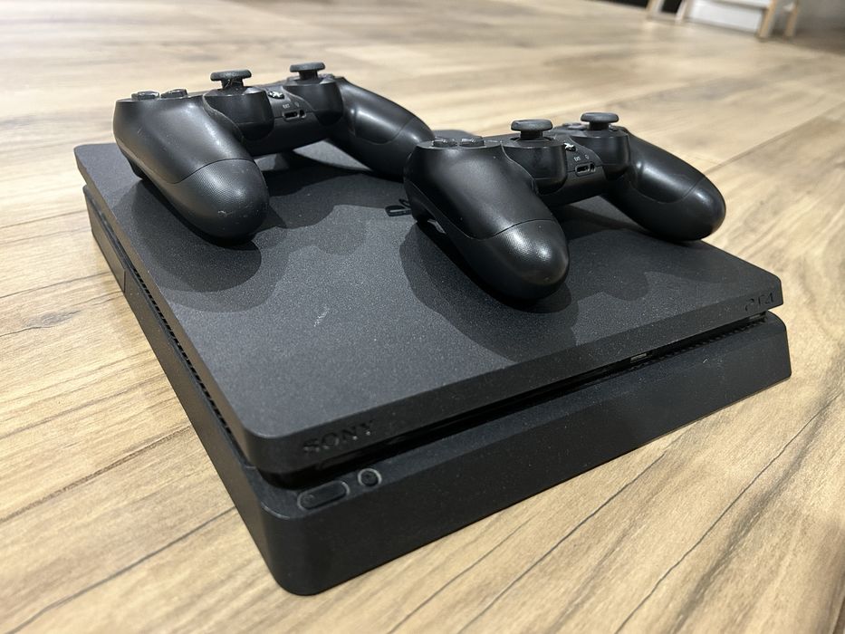 Play Station 4 slim 500Gb 2 pady