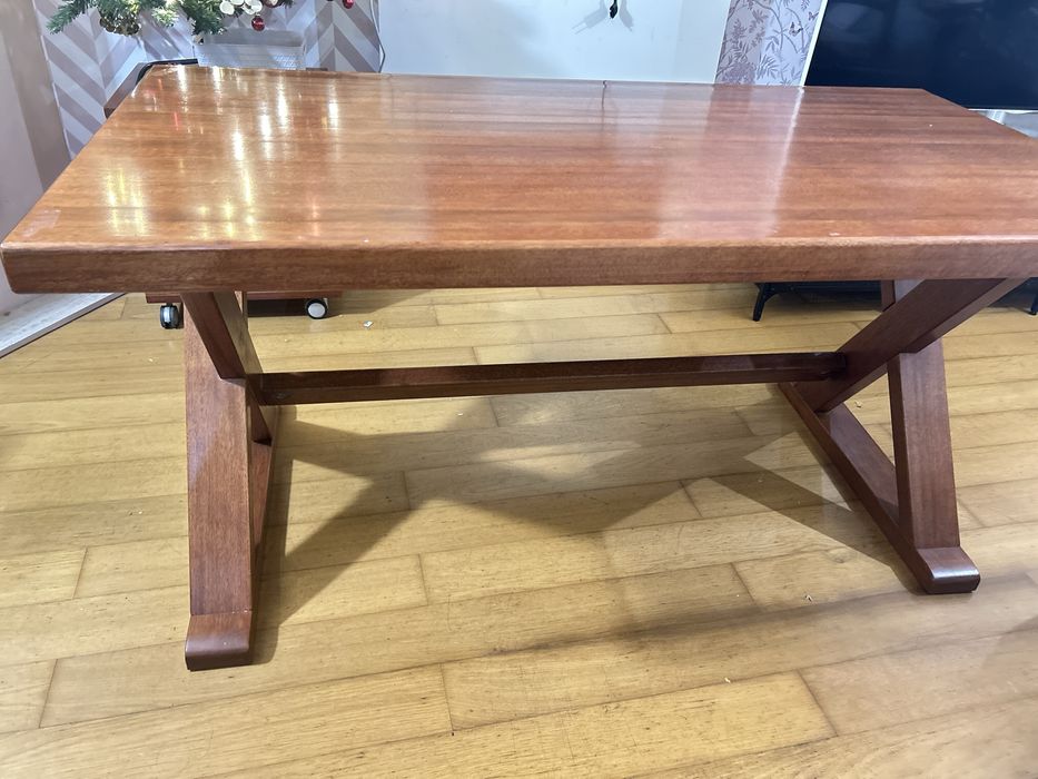 Mesa de jantar em madeira maciça de cerejeira com 6 cadeiras