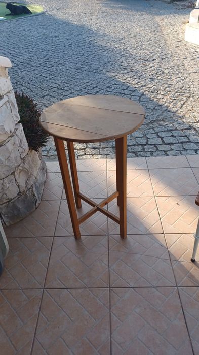 Mesa em madeira castanho