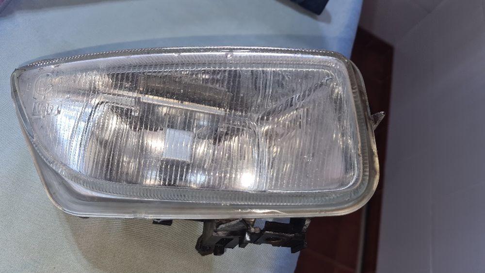 Farolim nevoeiro direito Citroën Saxo