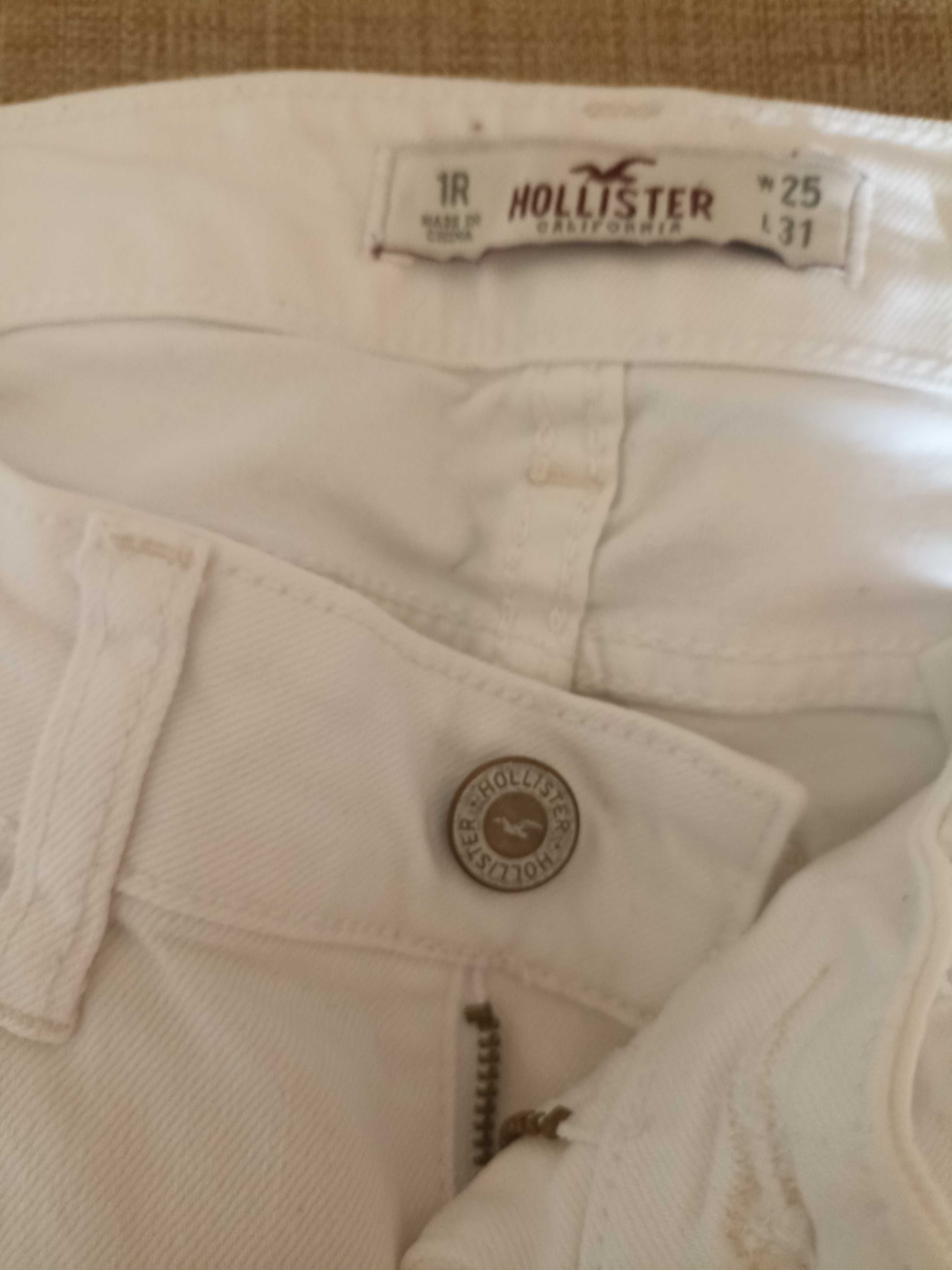 Джинсы белые Hollister