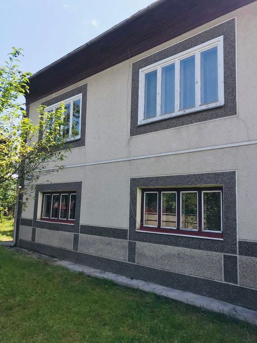 Продається будинок в центральній частині Дубового