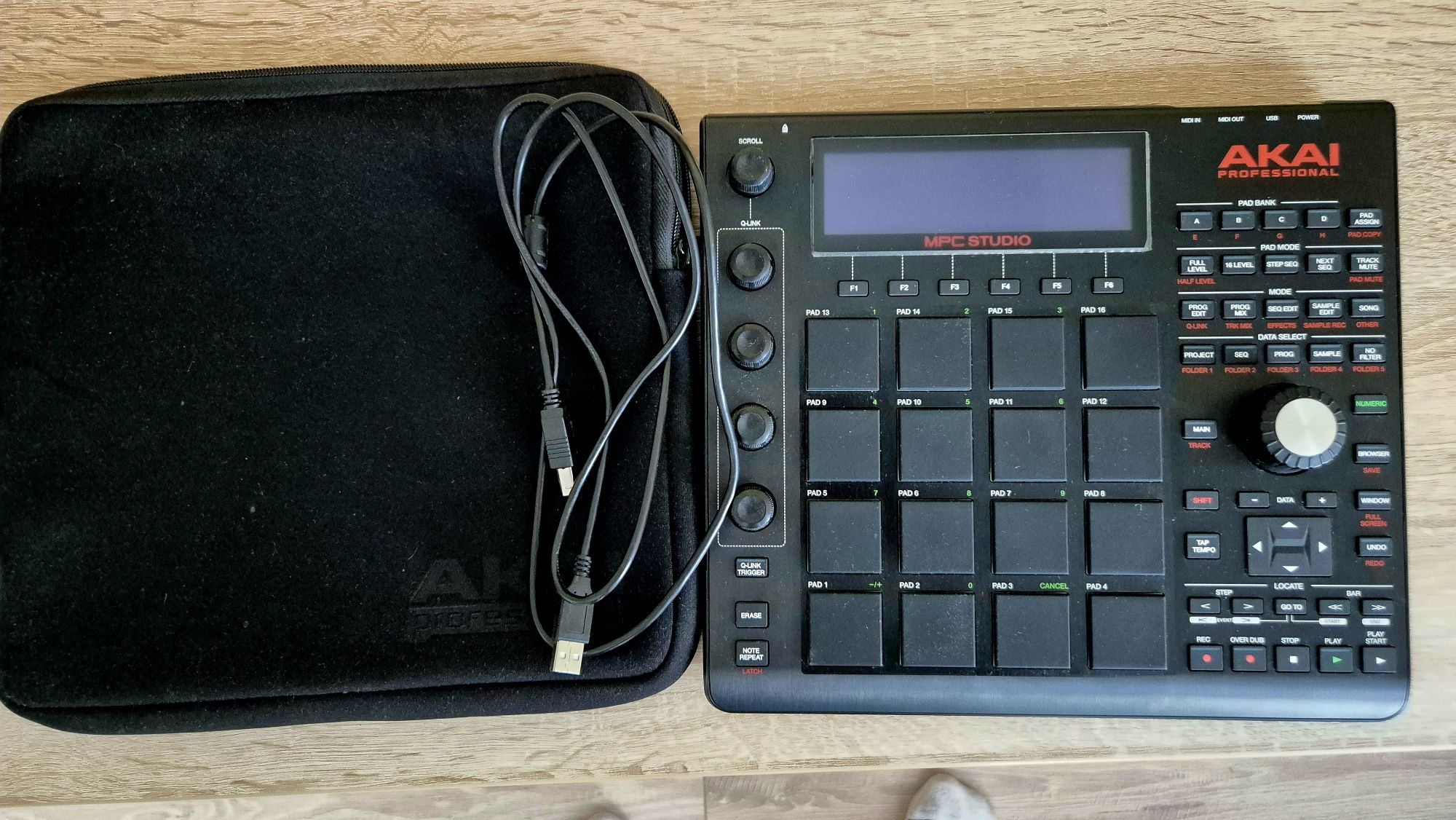 Mpc studio black