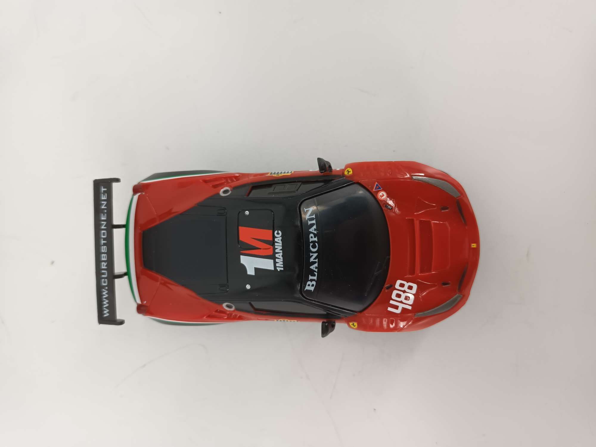 Czerwone Ferrari 488 GT3 AF Corse, nr 488 Carrera