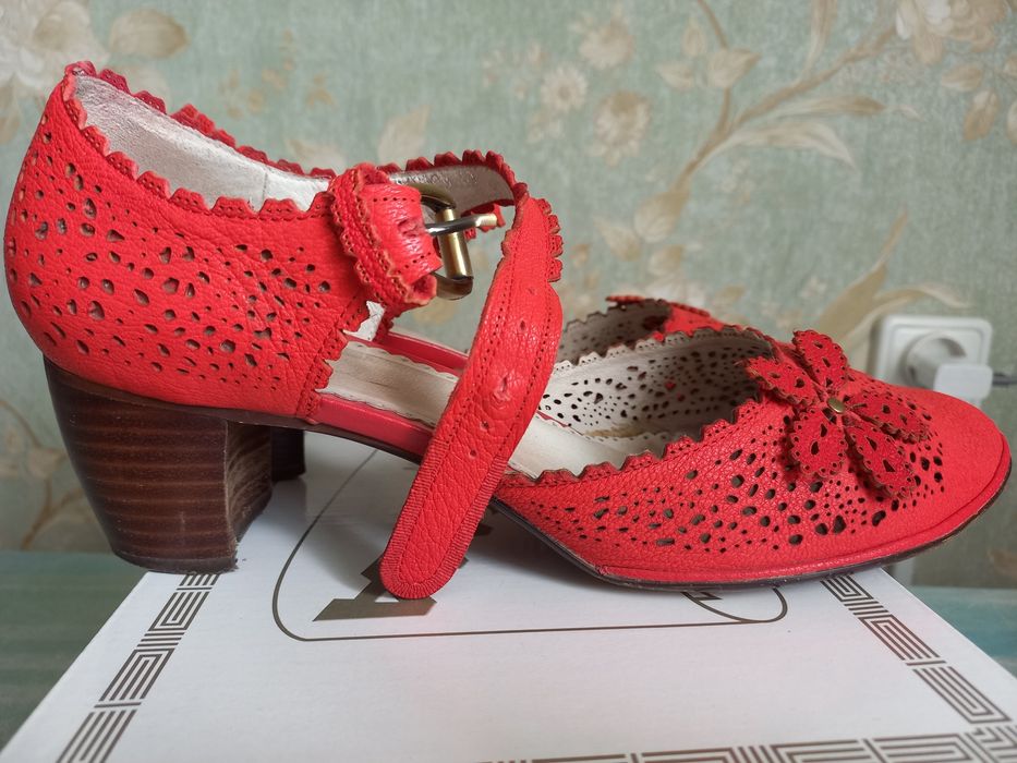 Жіночі босоніжки