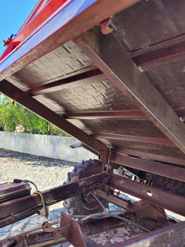 Trator Futura 26 hp 4x4