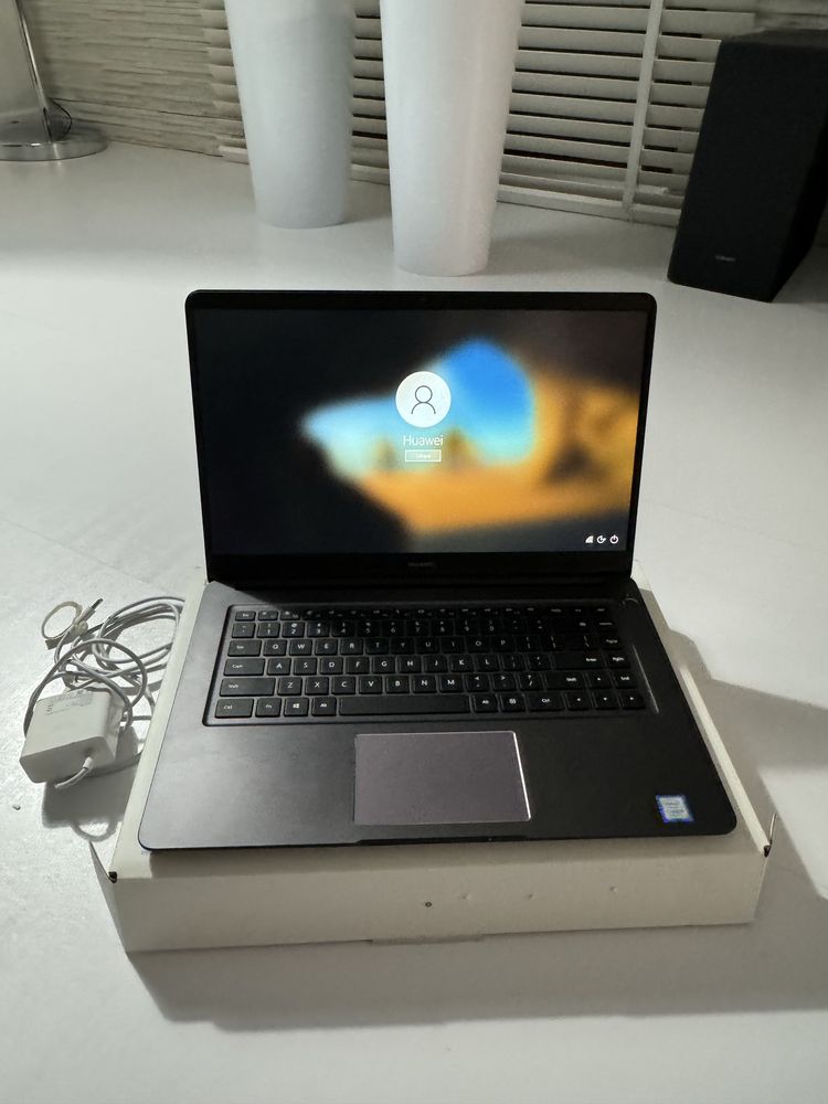 Laptop Huawei Matebook D MRC-W10  8gb 256gb