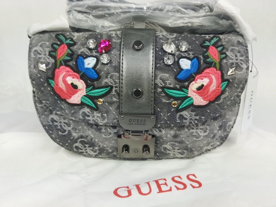 Nowa torebka GUESS denim monogram kwiaty hafty torba czarna koktajlowa