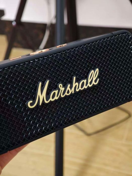 Marshall Emberton Нова портативна Bluetooth колонка 20h
Marshall Ember