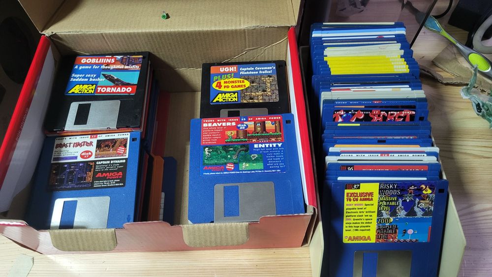 Várias disquetes de Commodore AMIGA