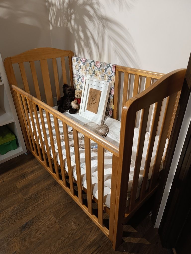 Łóżeczko niemowlęce mothercare w stanie bardzo dobrym 120x60