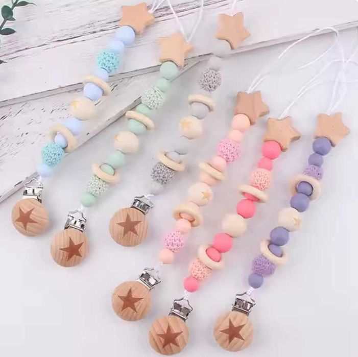 Prendedor de chupeta de madeira e silicone