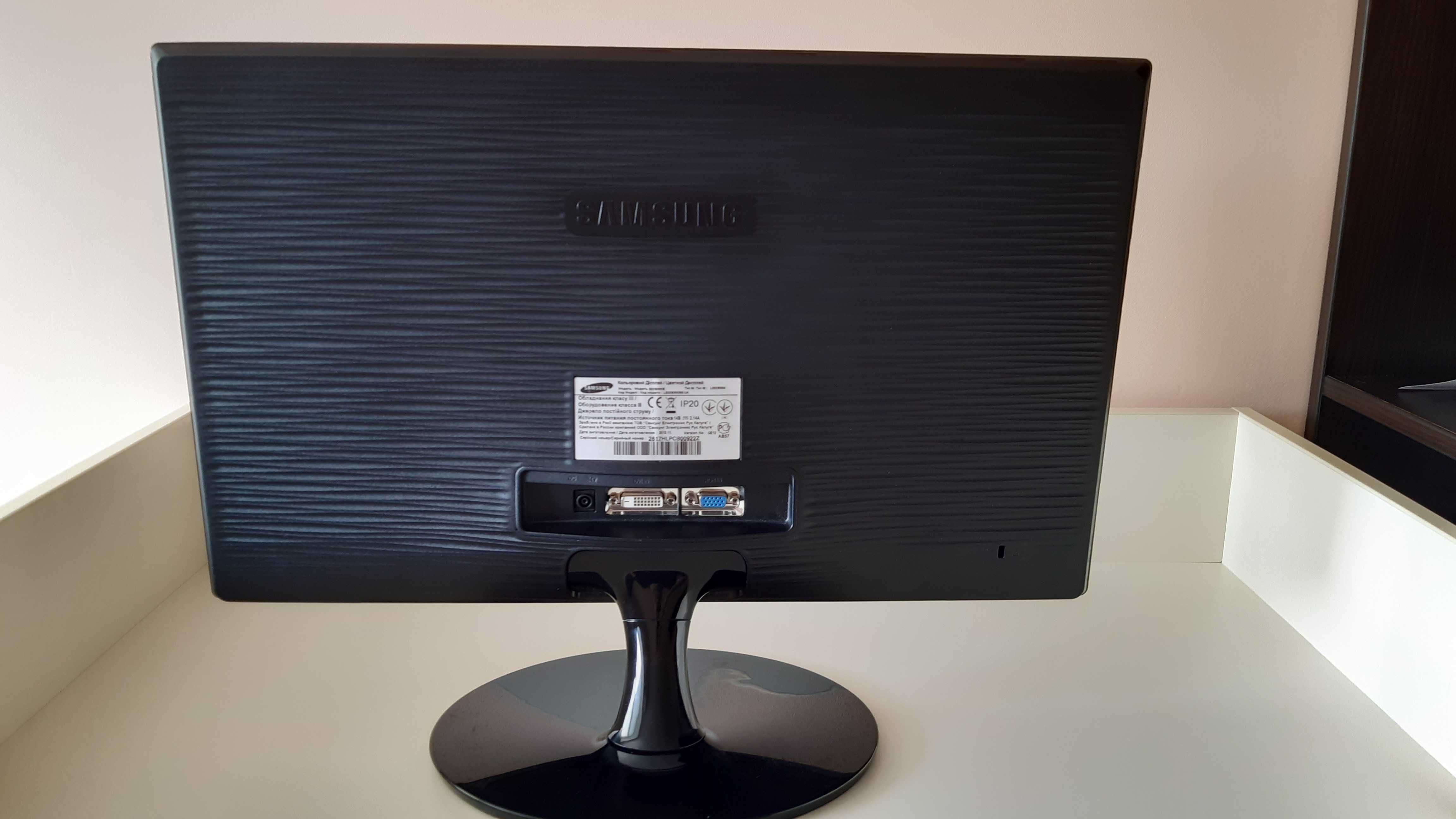 Samsung 21.5" S22B300B (LS22B300BS) монітор, відмінний стан