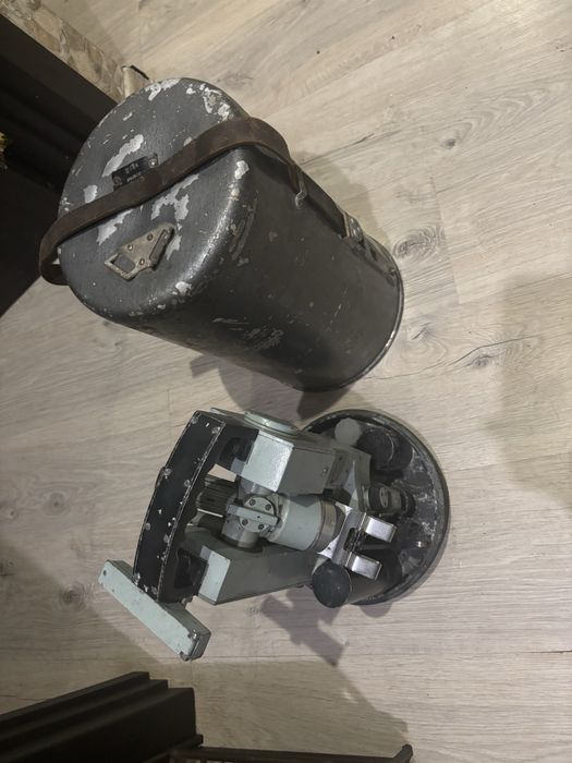 Теодолит (нивелир) 700 грн