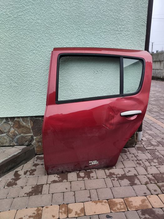 Двері ліві задні Dacia Sandero Stepway 2010 рік