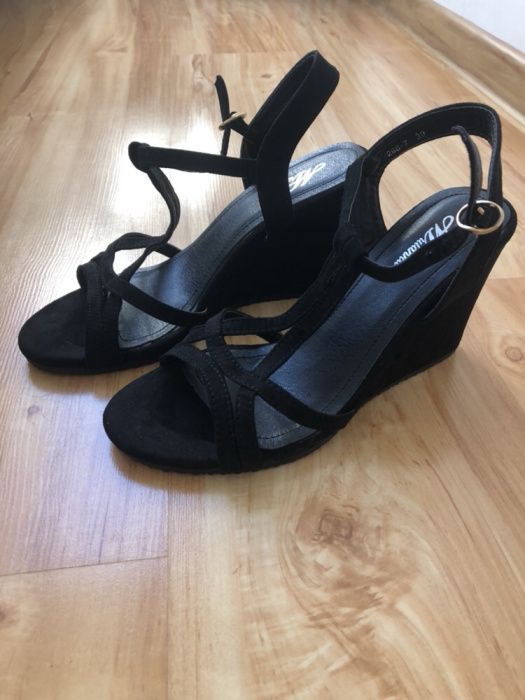 Buty/sandałki na koturnie r.39 (pasują na r.38)