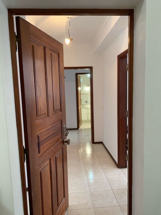 Apartamento T2 / 3o andar / com garagem a longo prazo