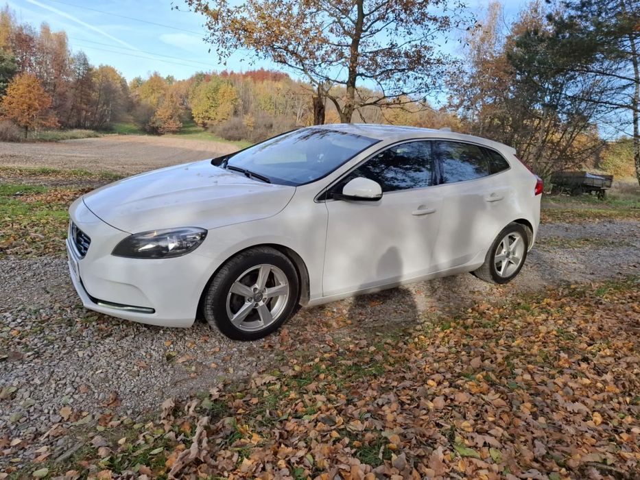 Volvo V40 Volvo v40 2013 manual 1.6 disel Z HAKIEM