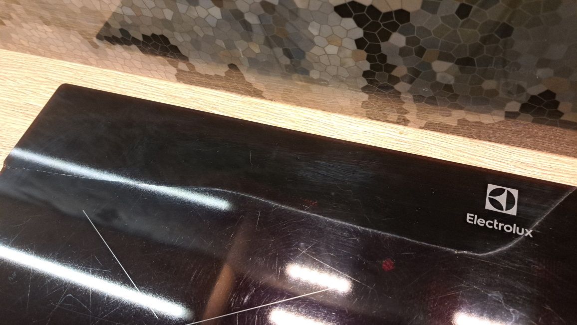 Plyta indukcyjna electrolux CIT61443 uszkodzona, działająca