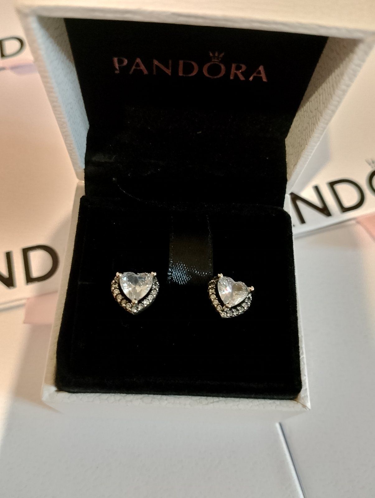 Срібні сережки Пандора Щирі почуття Червоне серце Гвіздочки Pandora