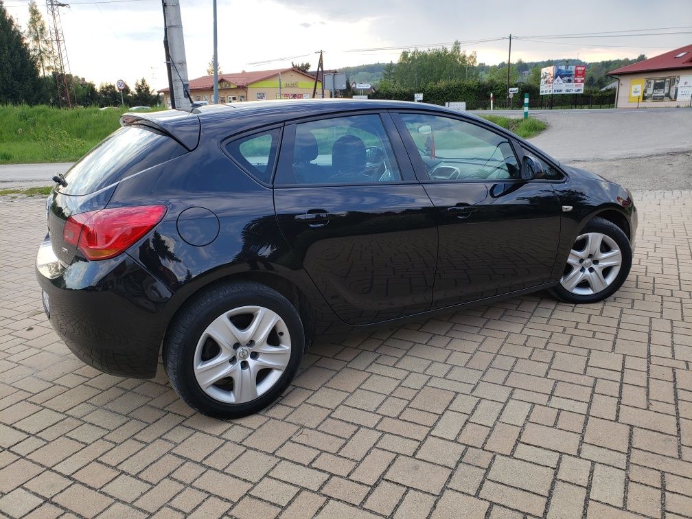 Opel Astra IV 1.7 isuzu 2011 1 właściciel stan BDB